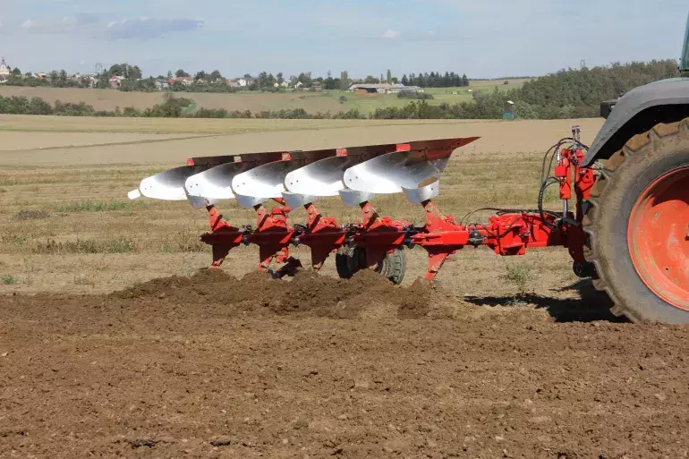 Навесной оборотный плуг JUPITER II 140