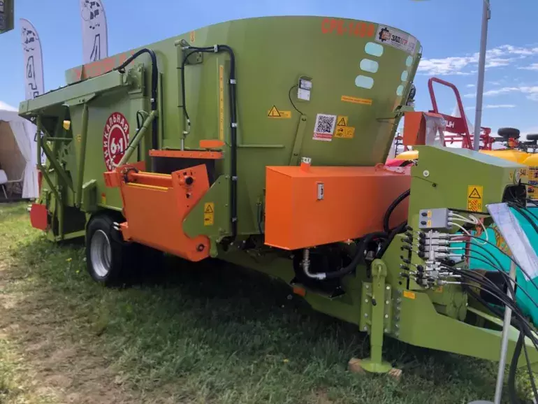 Смеситель – раздатчик кормов СРК-14ВФ «ХОЗЯИН» с фрезой